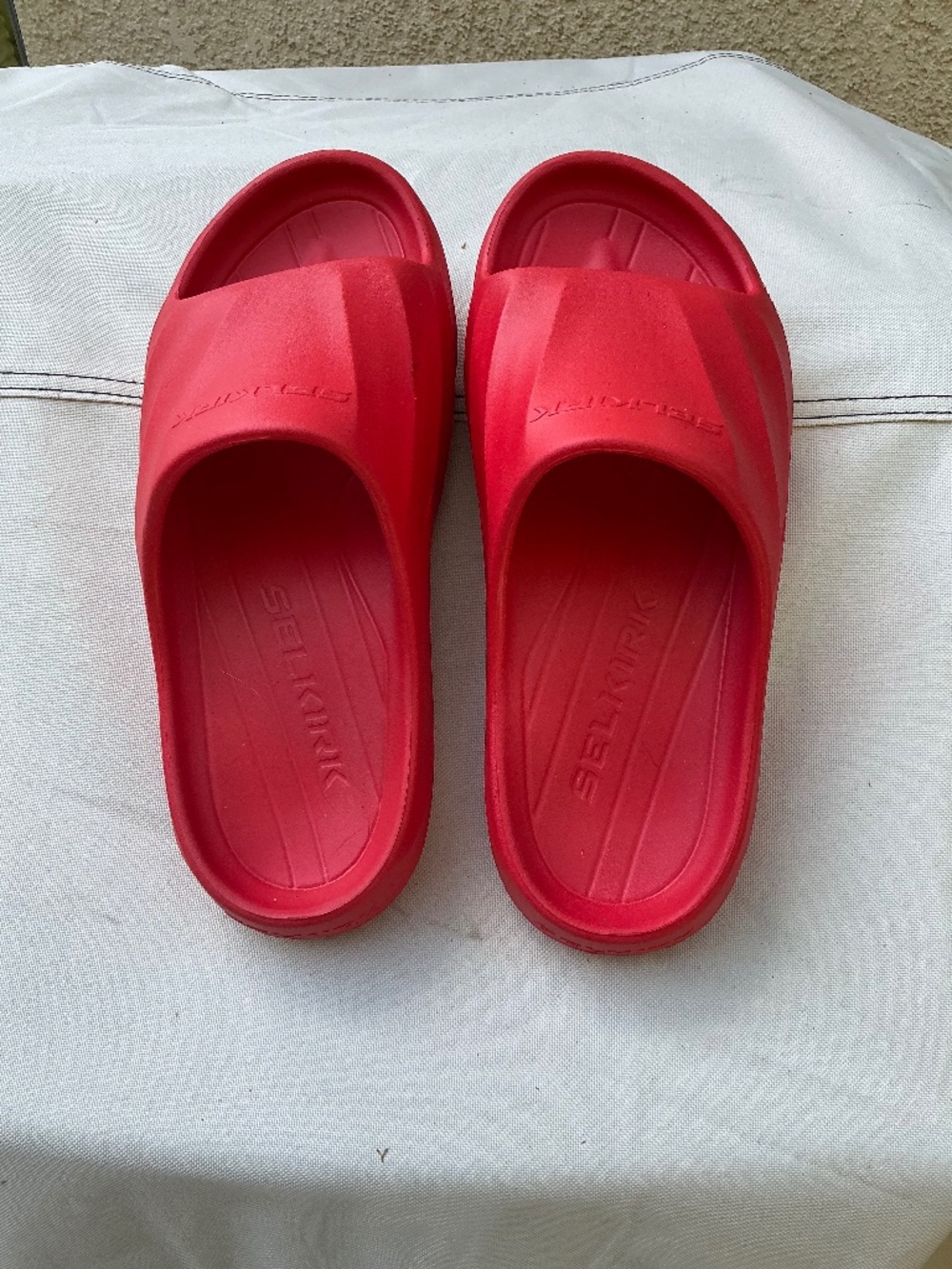 Selkirk slide sandals. W10-11. M 9